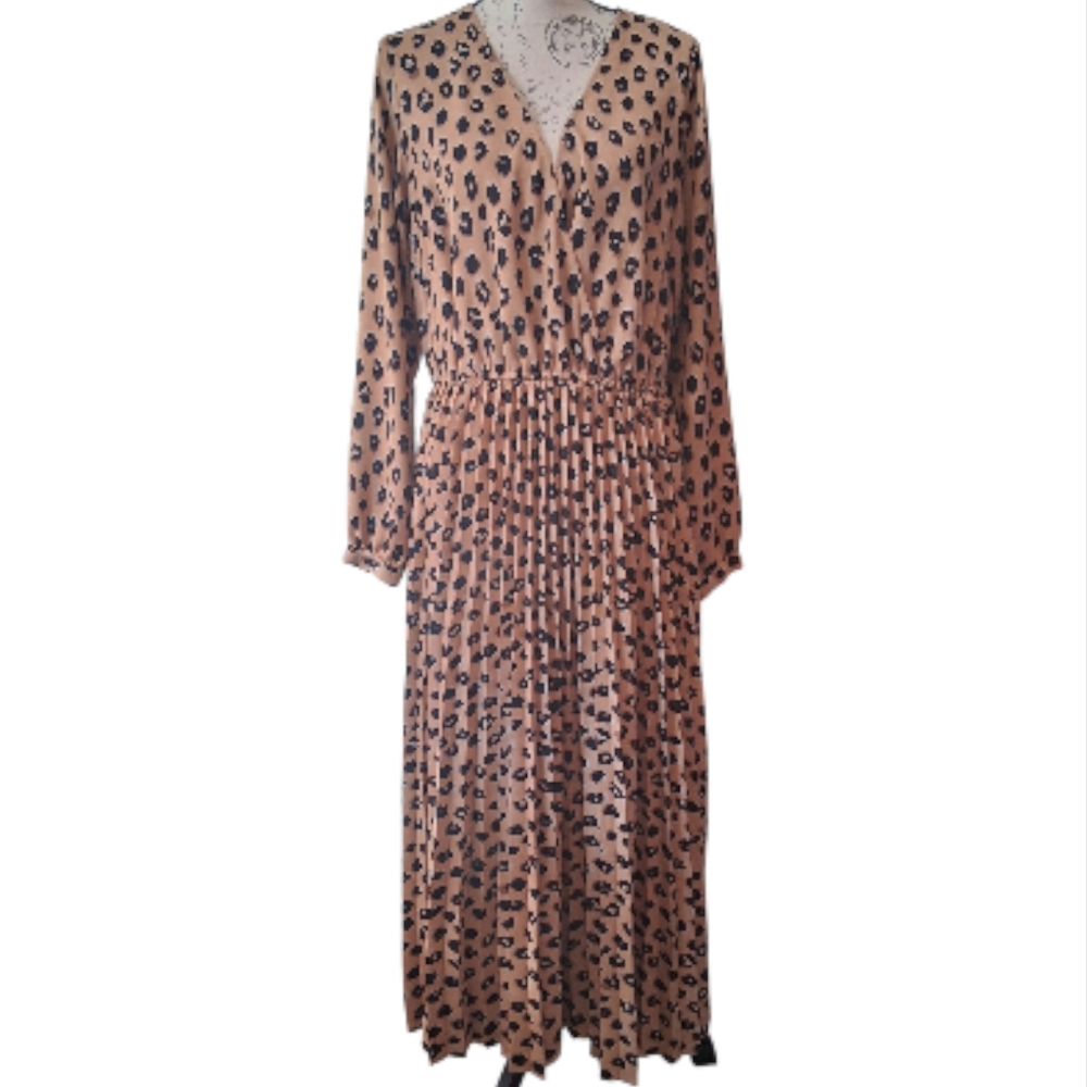 A New Day Leopard Print V-neck Midi Dress. Large